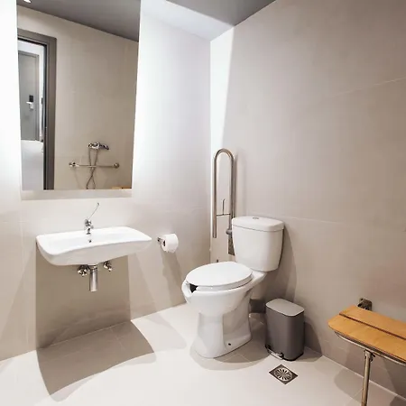 Sandom 3* פארוס